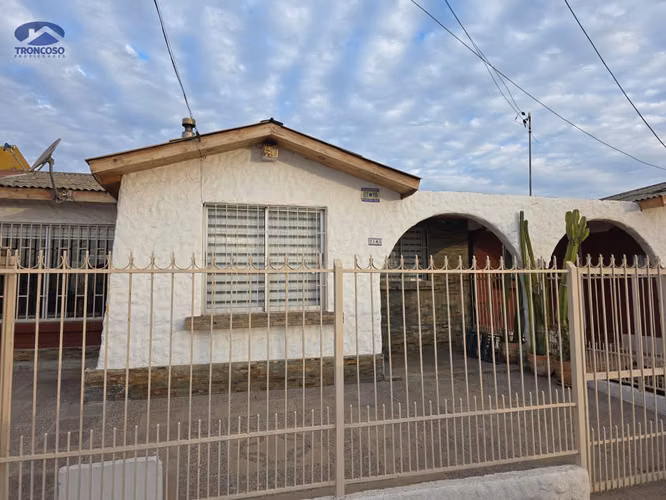 Hermosa Casa Remodelada - Imagen 4
