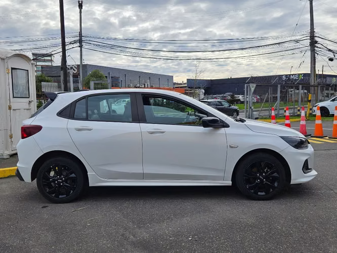 Chevrolet Onix 1.0T RS R 4X2 HB MT 5P 2024 - Imagen 4