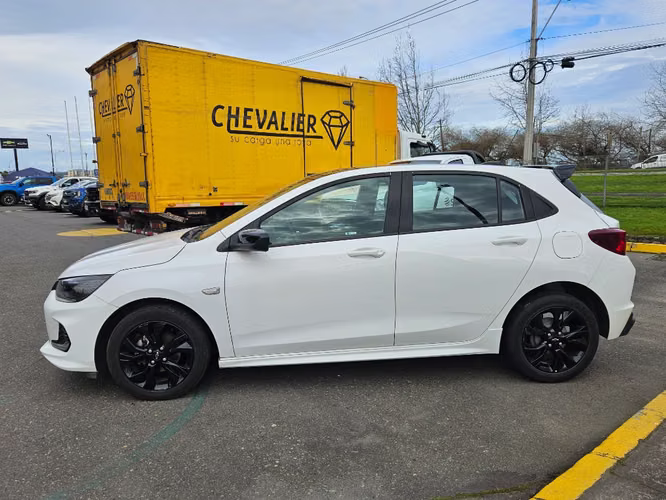 Chevrolet Onix 1.0T RS R 4X2 HB MT 5P 2024 - Imagen 8
