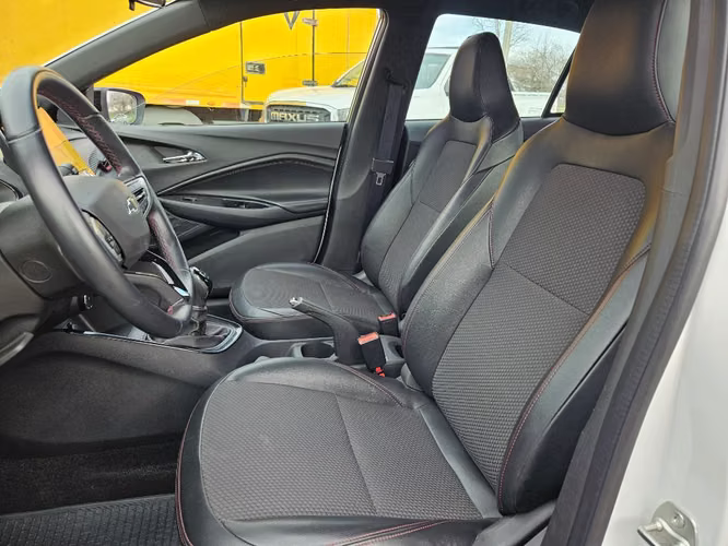 Chevrolet Onix 1.0T RS R 4X2 HB MT 5P 2024 - Imagen 12