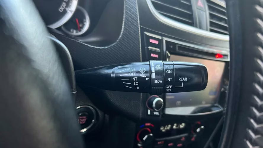 SUZUKI SWIFT GLX 1.2 MT (2017) - Imagen 20