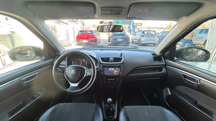 SUZUKI SWIFT GLX 1.2 MT (2017) - Imagen 10
