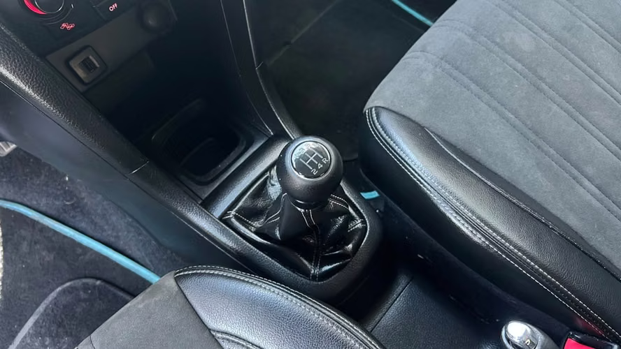 SUZUKI SWIFT GLX 1.2 MT (2017) - Imagen 14