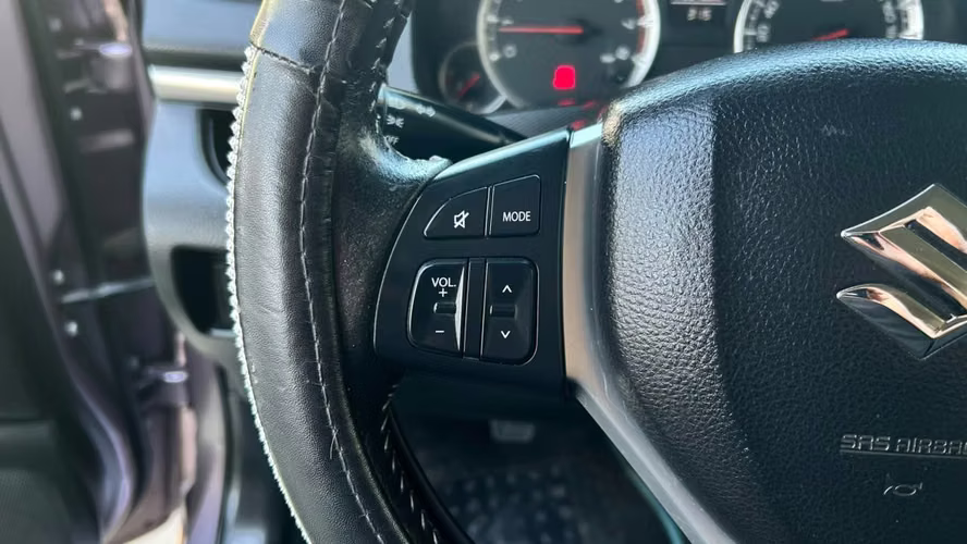SUZUKI SWIFT GLX 1.2 MT (2017) - Imagen 17