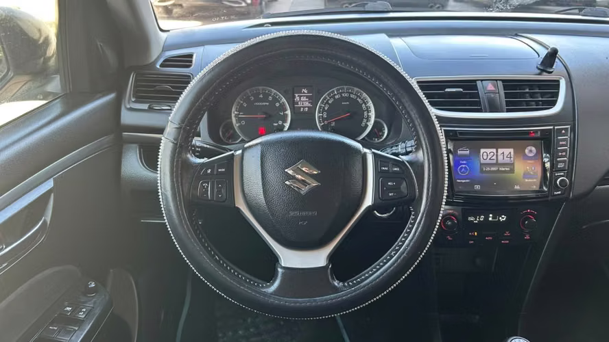 SUZUKI SWIFT GLX 1.2 MT (2017) - Imagen 8