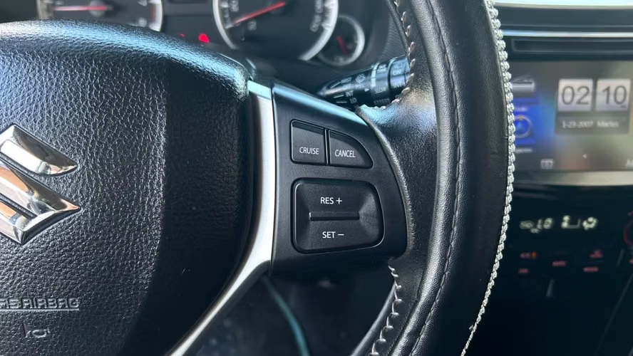 SUZUKI SWIFT GLX 1.2 MT (2017) - Imagen 18