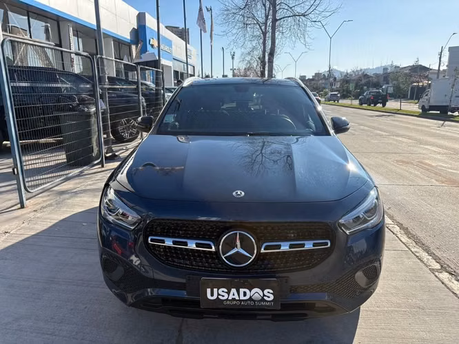 MERCEDES-BENZ 200 2024