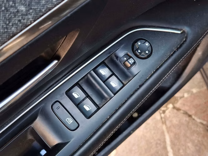 PEUGEOT 3008 2019 - Imagen 11
