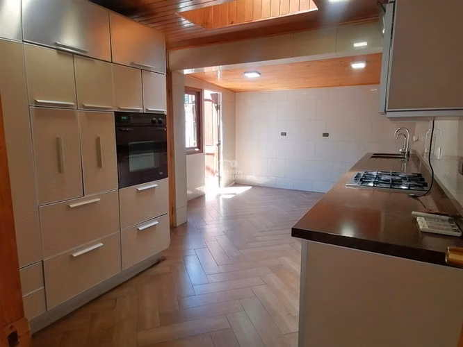 Casa en arriendo de 4 dorm. en Las Condes - Imagen 7