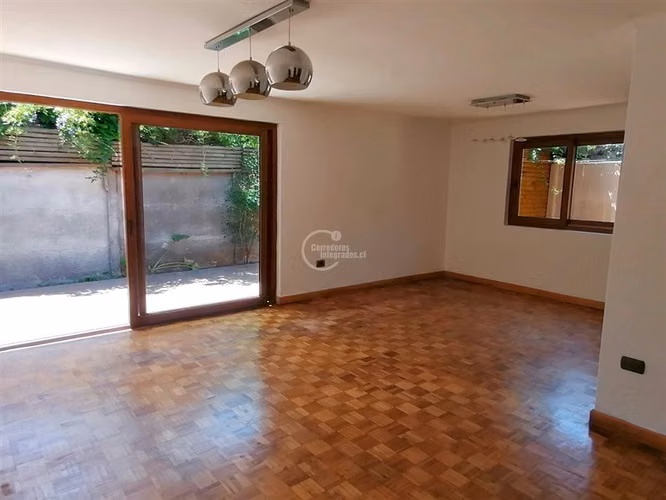 Casa en arriendo de 4 dorm. en Las Condes - Imagen 3