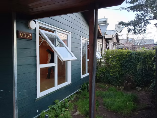 TIENE UNA BODEGA Y UN TALLER PARA TRABAJAR EN COSAS MANUALES - Imagen 9