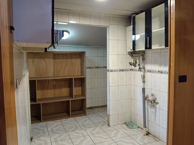 TIENE UNA BODEGA Y UN TALLER PARA TRABAJAR EN COSAS MANUALES - Imagen 13