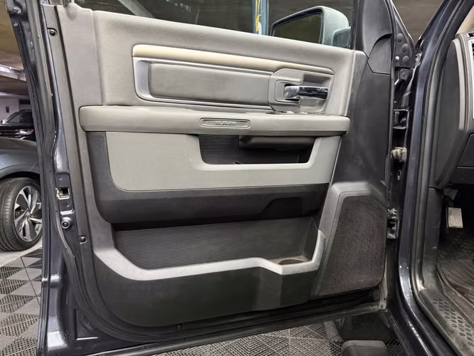 Dodge Ram 1500 SLT 4x4 3.6 2018 - Imagen 7