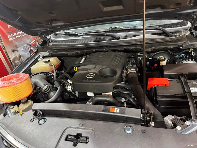 Vendo camioneta Mazda bt50 2015 - Imagen 5
