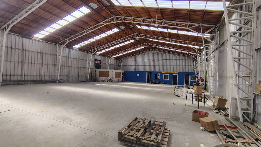 Excelente bodega de 600m2 en salida sur Valdivia (181834)