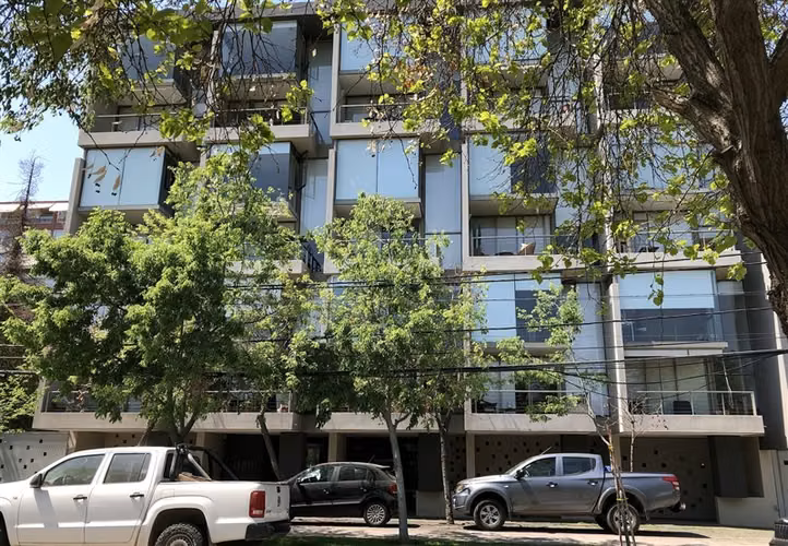 Exclusivo Tríplex con Vista a Plaza Loreto Cousiño - Imagen 2
