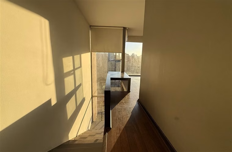 Exclusivo Tríplex con Vista a Plaza Loreto Cousiño - Imagen 8