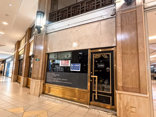 Galería Alessandri 1161, corazón comercial de Santiago.