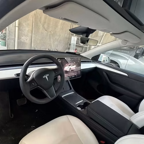 2023 Tesla Model Y - Imagen 4