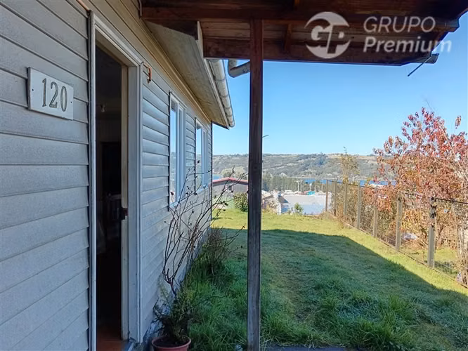 CASA EN VENTA EN DALCAHUE AMPLIO TERRENO Y VISTA AL CANAL - Imagen 4