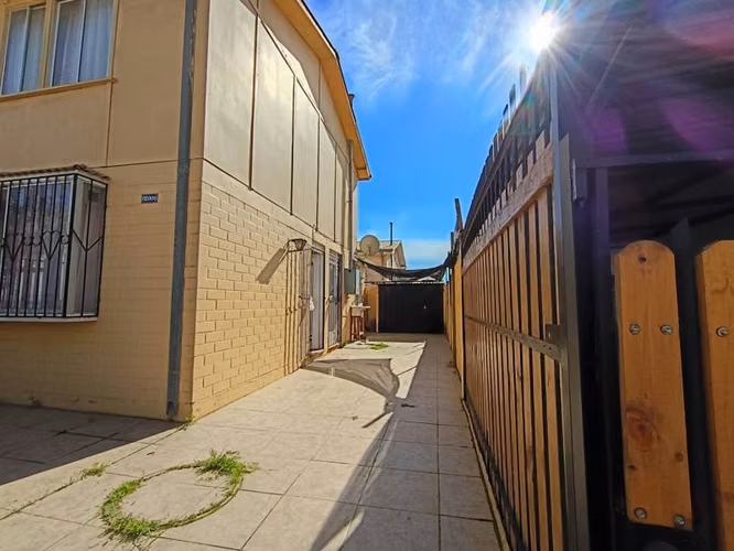 Casa de dos pisos en El Quisco - Imagen 4
