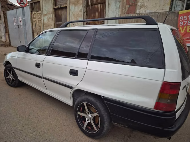 Chevrolet opes astra station wagon - Imagen 3