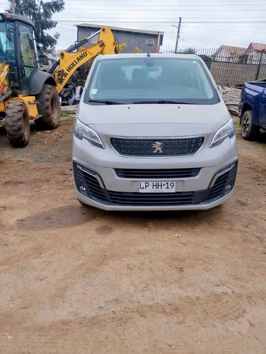 Venta MINIBUS PEUGEOT TRAVELLER BUSSINES BLUEHDI 2.0 AÑO 2021