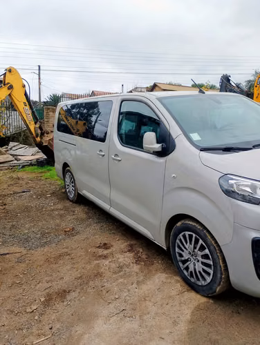 Venta MINIBUS PEUGEOT TRAVELLER BUSSINES BLUEHDI 2.0 AÑO 2021 - Imagen 3