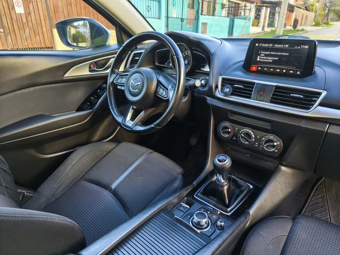 2018 Mazda 3 2.0 V 4X2 SDN 6MT 4P - Imagen 4
