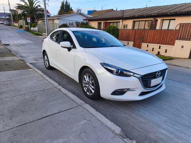 2018 Mazda 3 2.0 V 4X2 SDN 6MT 4P - Imagen 2