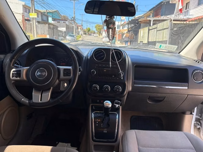 Jeep compass 4x4 2.4 Automática - Imagen 5