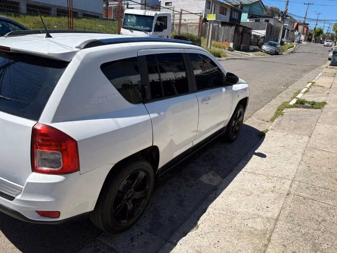 Jeep compass 4x4 2.4 Automática - Imagen 3