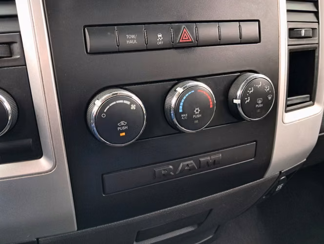 DODGE RAM 1500 SLT 4X4 5.7 AUT 2011