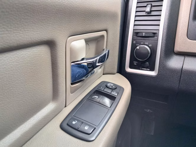 DODGE RAM 1500 SLT 4X4 5.7 AUT 2011