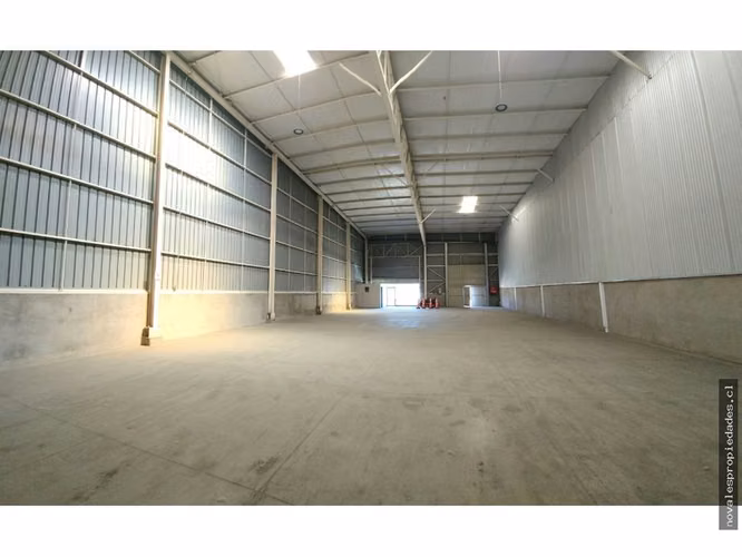 Arrienda bodega Avda. Las Industrias en Los Ángeles.