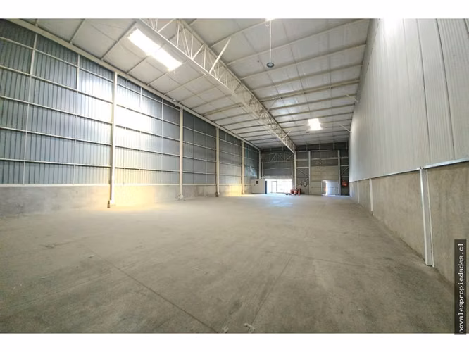Arrienda bodega Avda. Las Industrias en Los Ángeles.