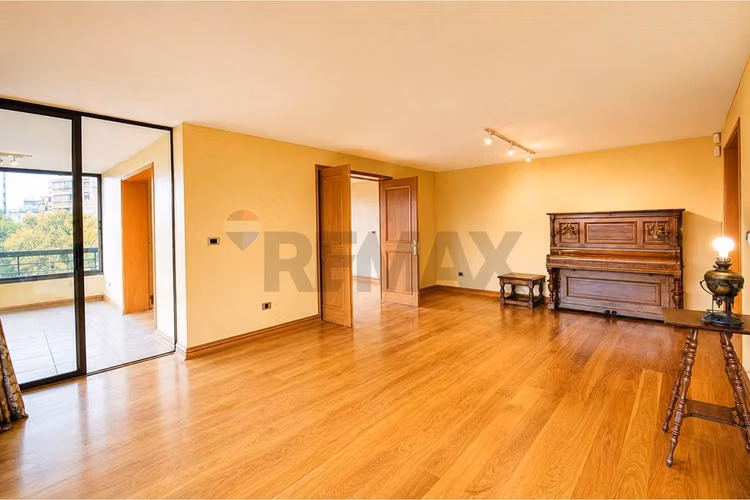 Las condes 240 m2, sector el golf - Imagen 7