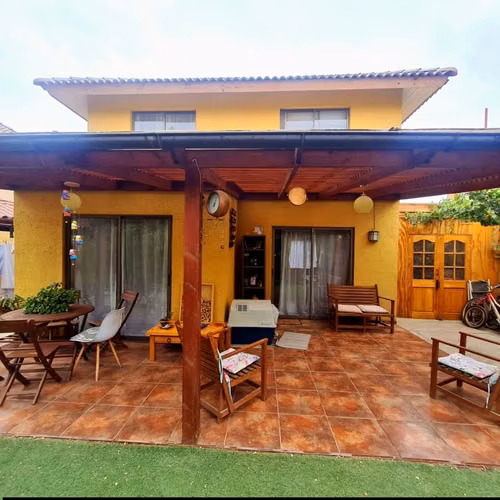 Casa LOS JACARANDA / OVALLE