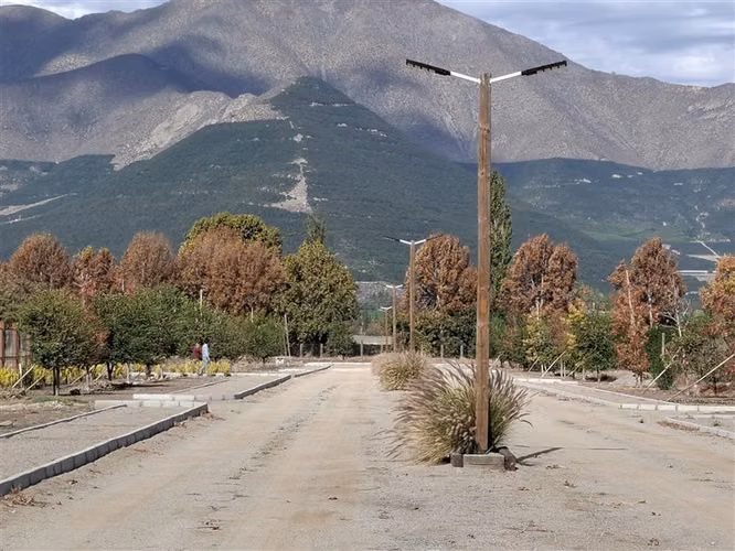 AP284 electricidad y agua en cada acceso parcela Panquehue