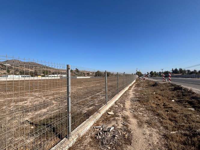Amplio Terreno en Arriendo con Acceso Directo Ruta 41