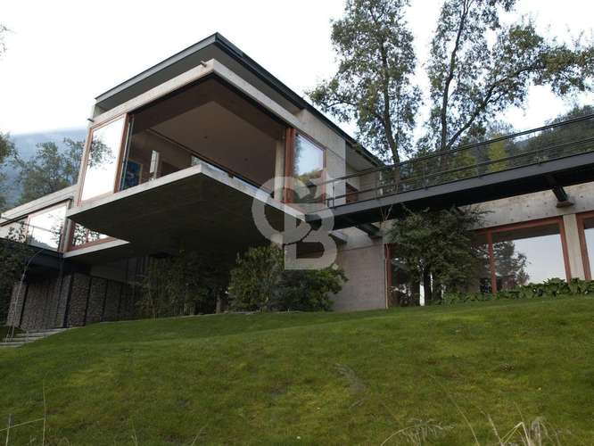 Casa con vista panorámica a Santa María de Manquehue