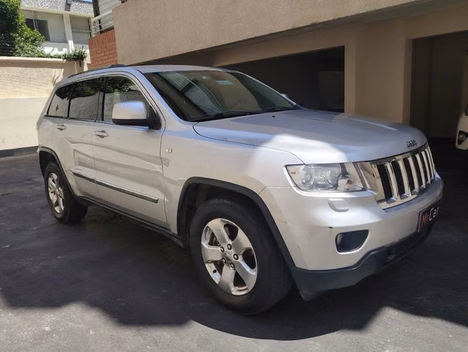 JEEP GRAND CHEROKEE LAREDO 3.6 - 2011 | 2676 - Imagen 3