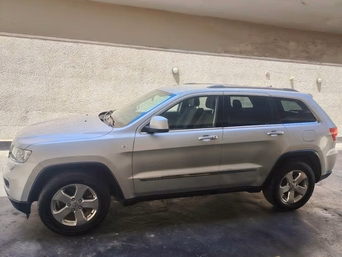 JEEP GRAND CHEROKEE LAREDO 3.6 - 2011 | 2676 - Imagen 2