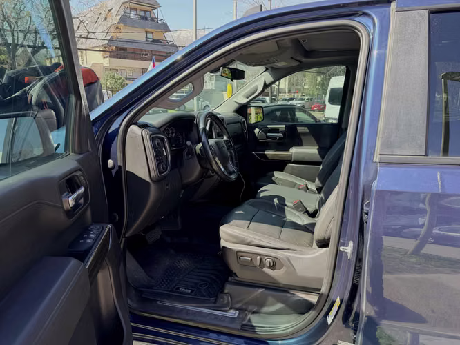 CHEVROLET SILVERADO Z71 5.3 AUT 4X4 DESCUENTA IVA FULL CUERO TECHO CARPLAY CAMARA VER EN LAS CONDES 2022