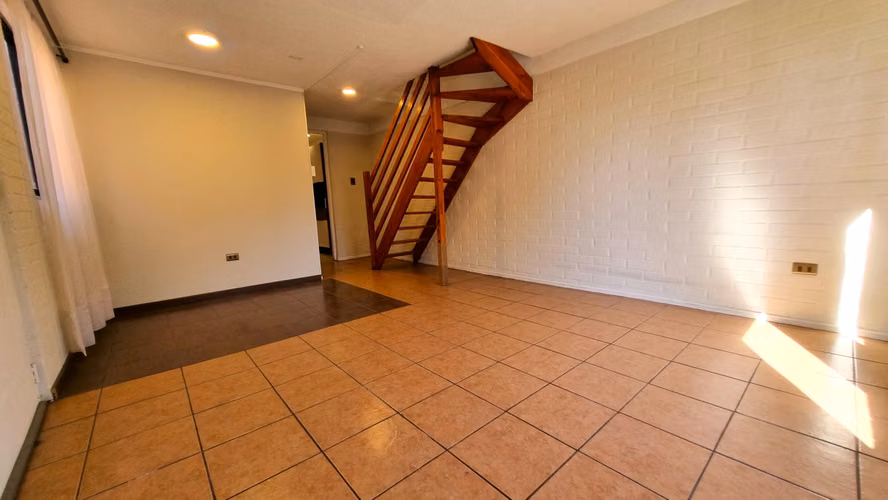 Linda y amplia casa de 2 pisos, 3 dormitorios, Villa Los Álamos, Peñaflor