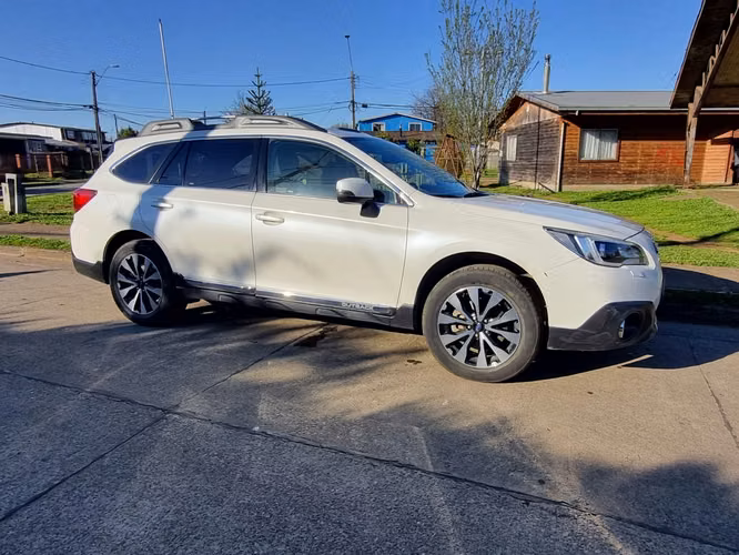 VENDO SUBARU OUTBACK 2017 - Excelente Estado y Mantenciones al Día