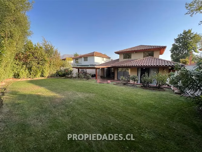 Casa en arriendo de 4 dorm. en Lo Barnechea