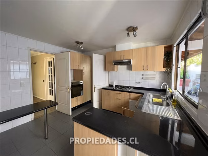Casa en arriendo de 4 dorm. en Lo Barnechea - Imagen 3