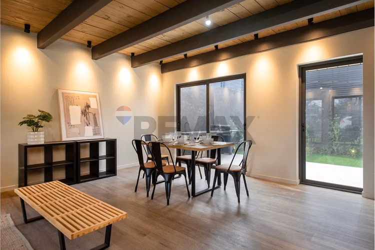 Casa remodelada quincho plaza y conectividad - Imagen 7
