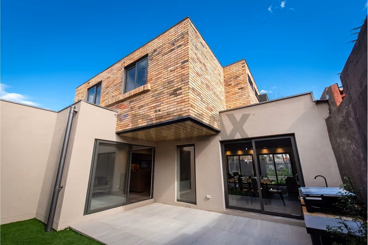 Casa remodelada quincho plaza y conectividad - Imagen 26